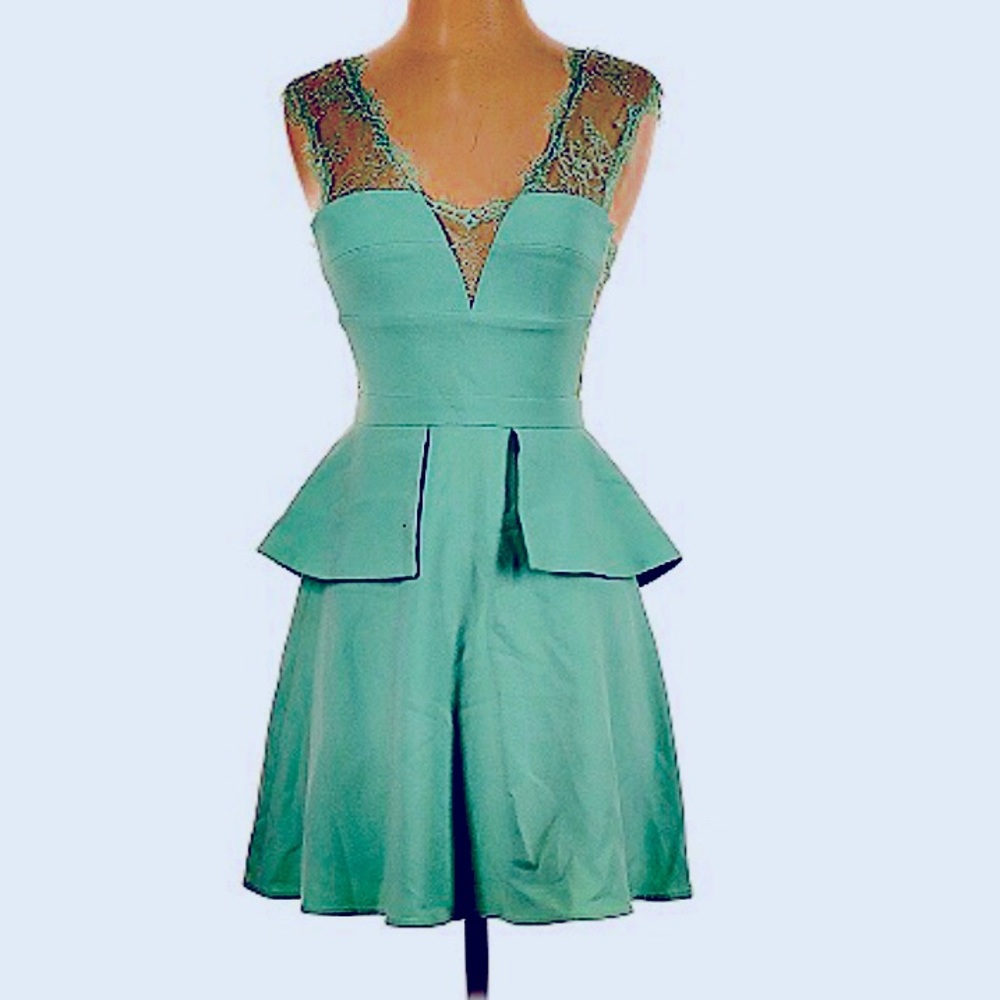 BCBGMAXAZRIA
Size 0 Cocktail Dress